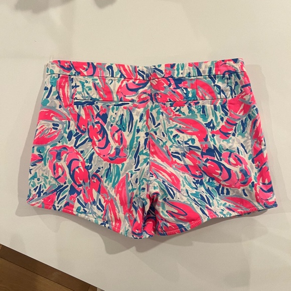 Lilly Pulitzer Ladies Hazelle Stretch Shorts Cosmic Coral Cracked UP - Picture 2 of 6